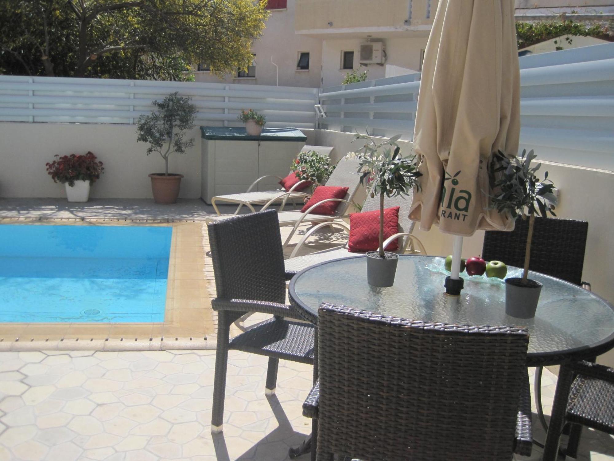Polyxenia Isaak Luxury Villas And Apartments Protaras Bilik gambar
