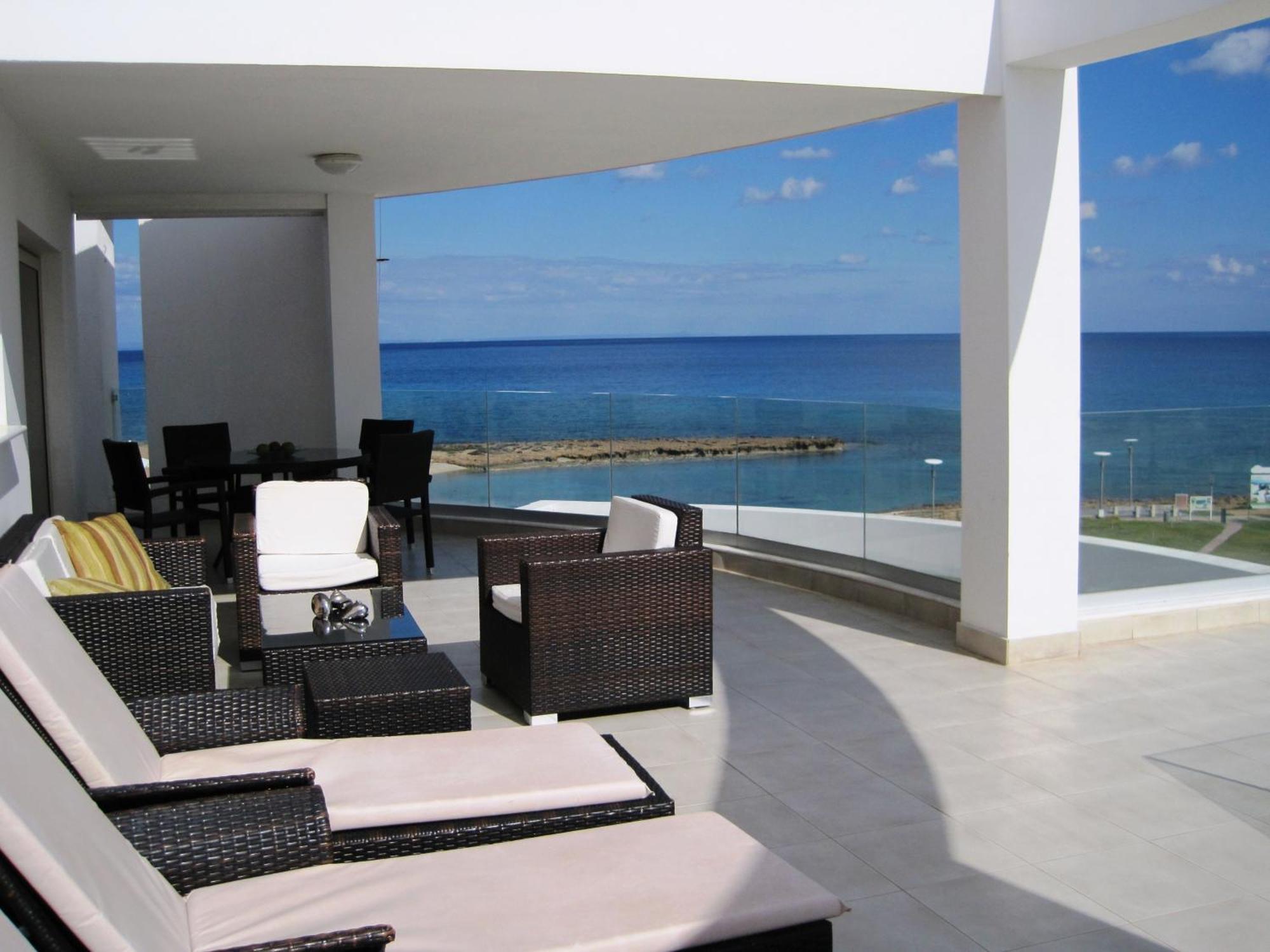 Polyxenia Isaak Luxury Villas And Apartments Protaras Bilik gambar