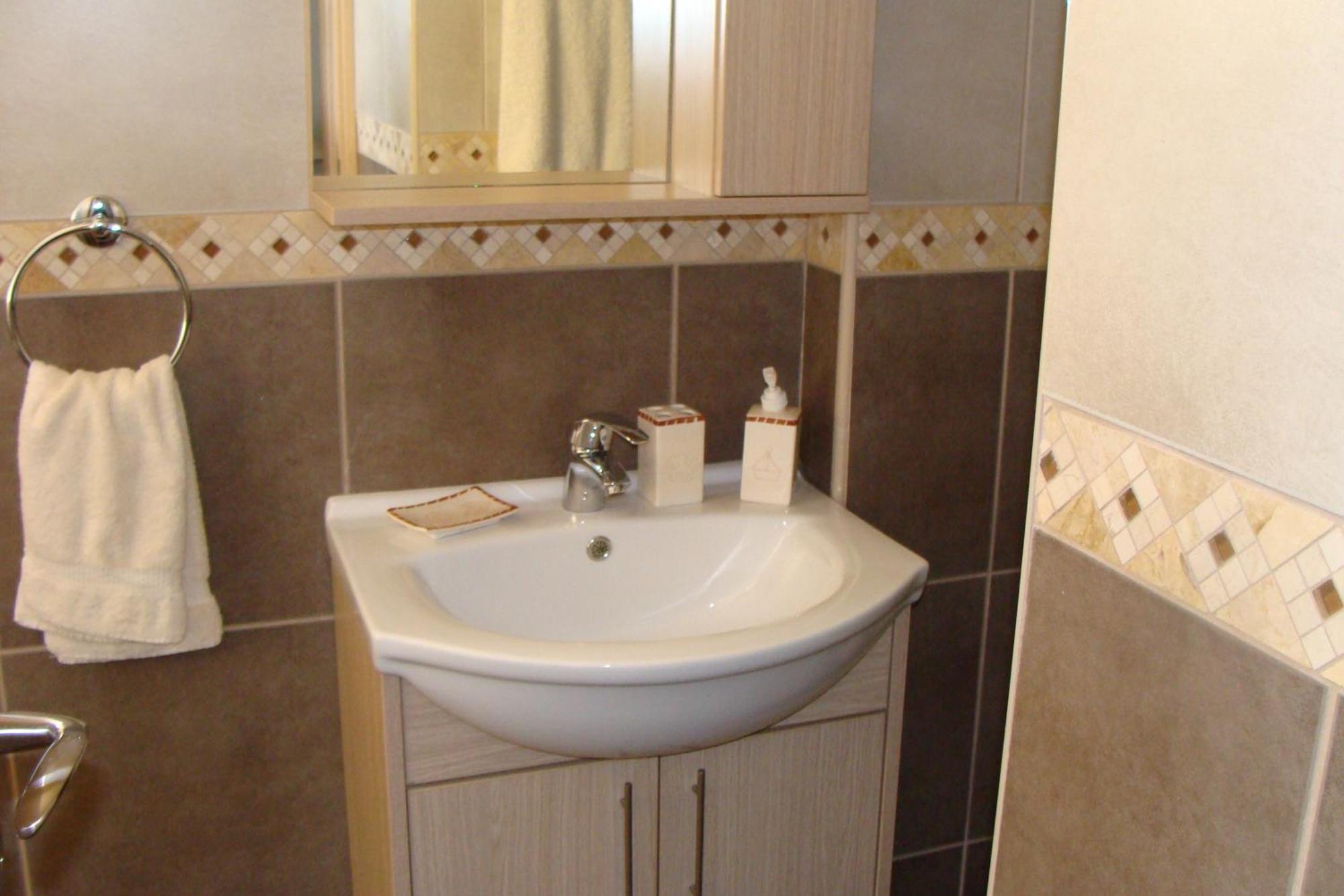 Polyxenia Isaak Luxury Villas And Apartments Protaras Bilik gambar