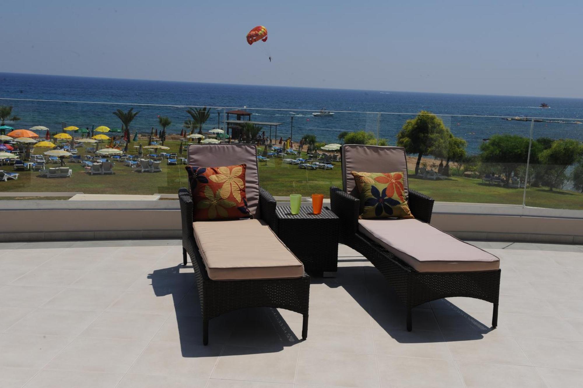 Polyxenia Isaak Luxury Villas And Apartments Protaras Bilik gambar